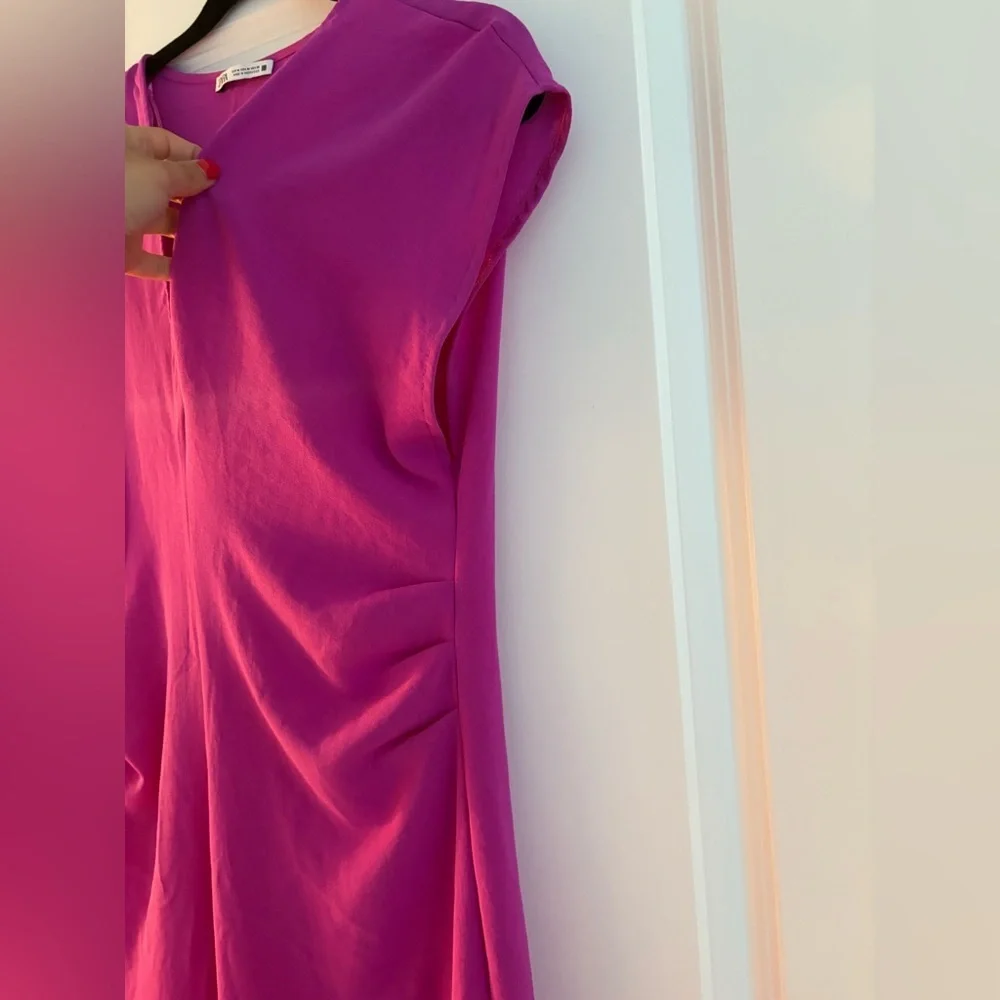 Zara Fuchsia Midi Dress Size M Brand New No Tags - Picture 3 of 9